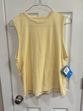 Columbia Sleeveless Crewneck Tank Top in Pale Yellow
